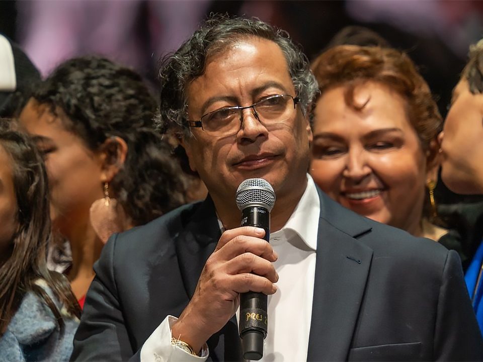 Gustavo Petro ganó elecciones de Colombia y AMLO lo felicita con emoción