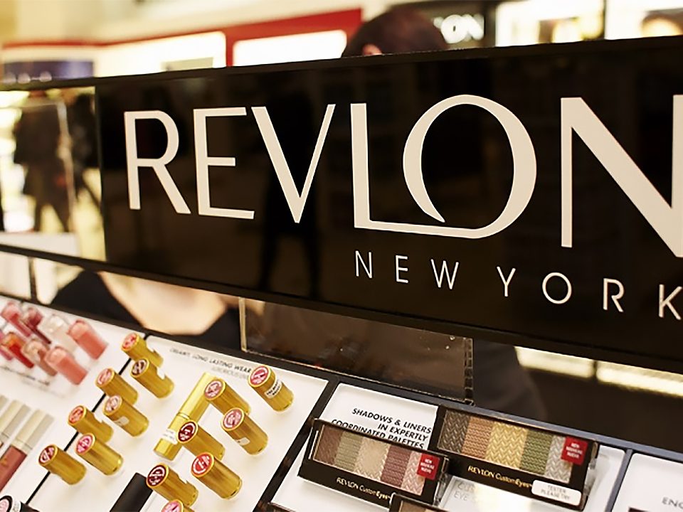 Revlon la popular marca de maquillaje y productos de belleza, se declara en bancarrota